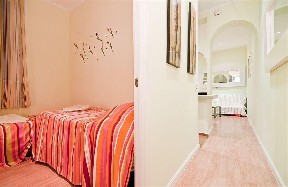 Apartamentos Aqui Me Quedo Madrid Esterno foto