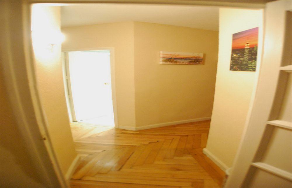 Apartamentos Aqui Me Quedo Madrid Esterno foto
