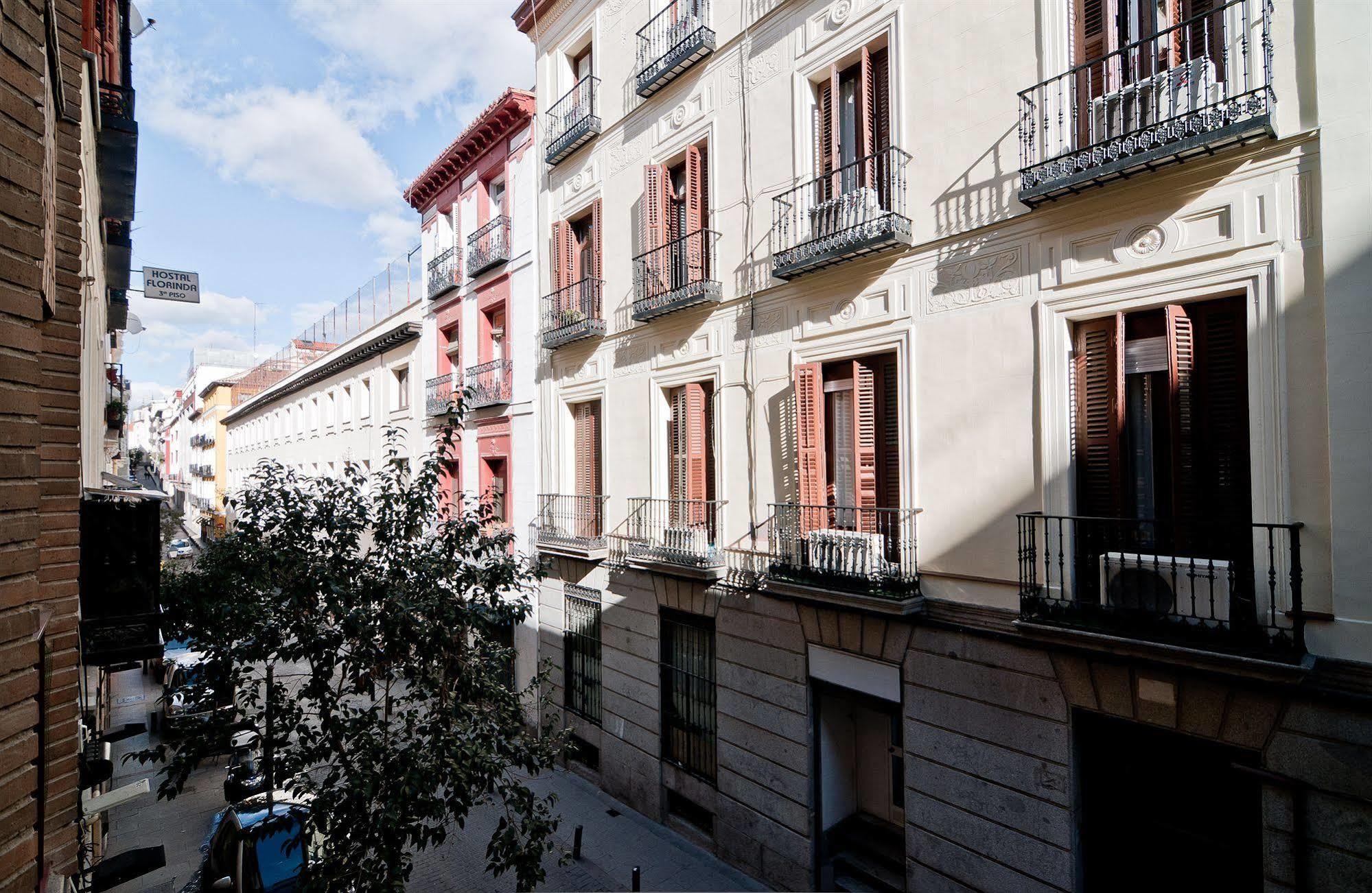 Apartamentos Aqui Me Quedo Madrid Esterno foto