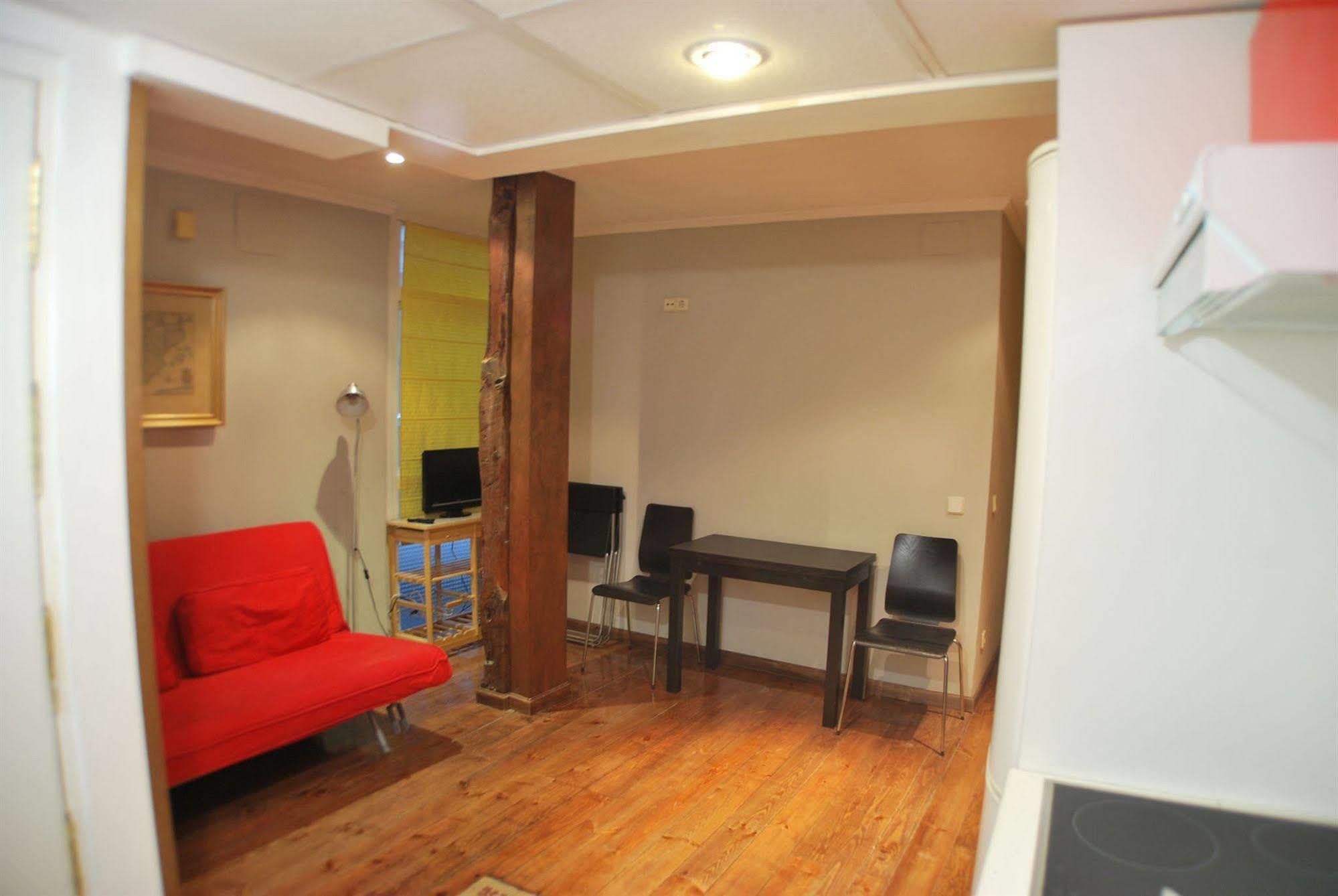 Apartamentos Aqui Me Quedo Madrid Esterno foto