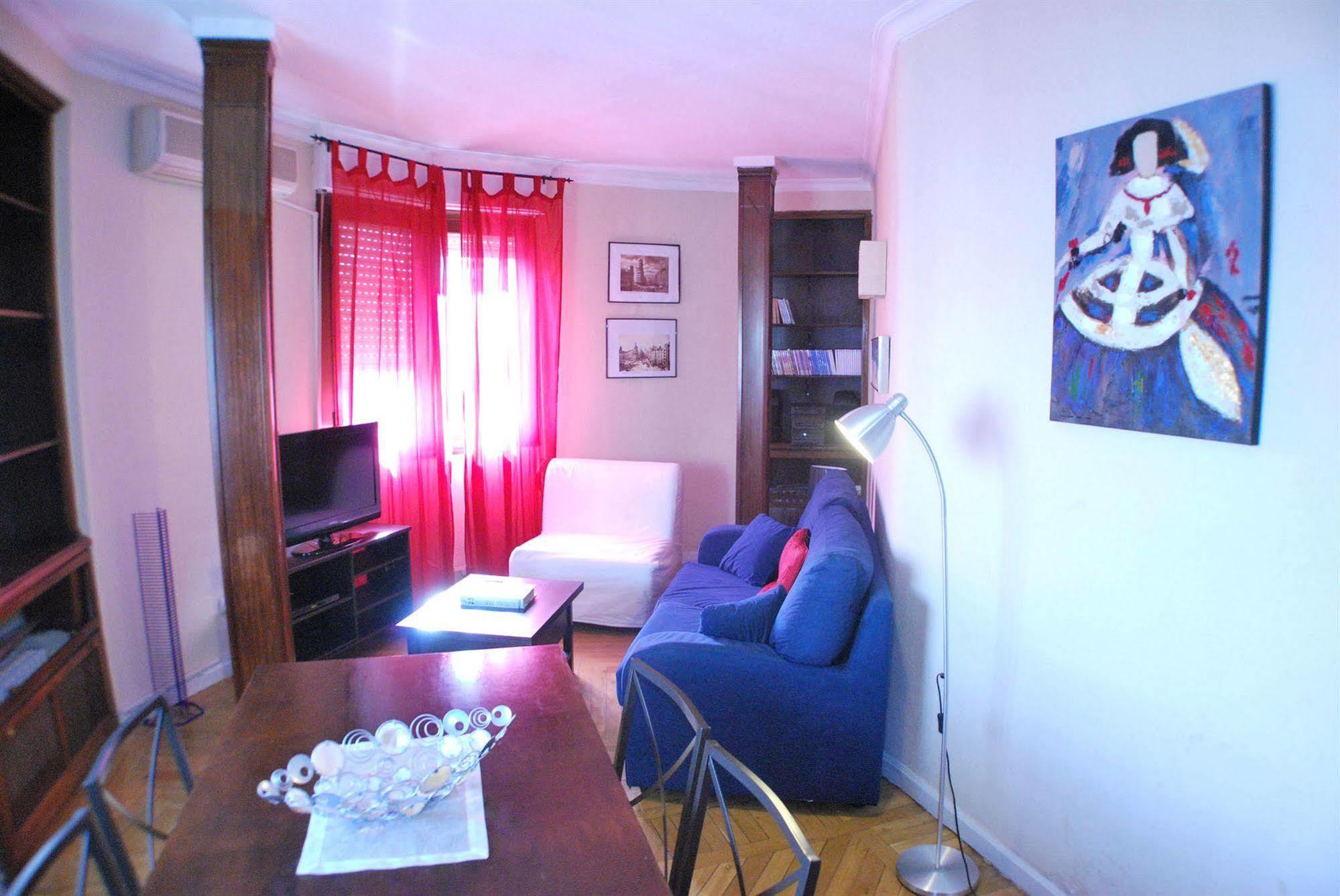 Apartamentos Aqui Me Quedo Madrid Esterno foto