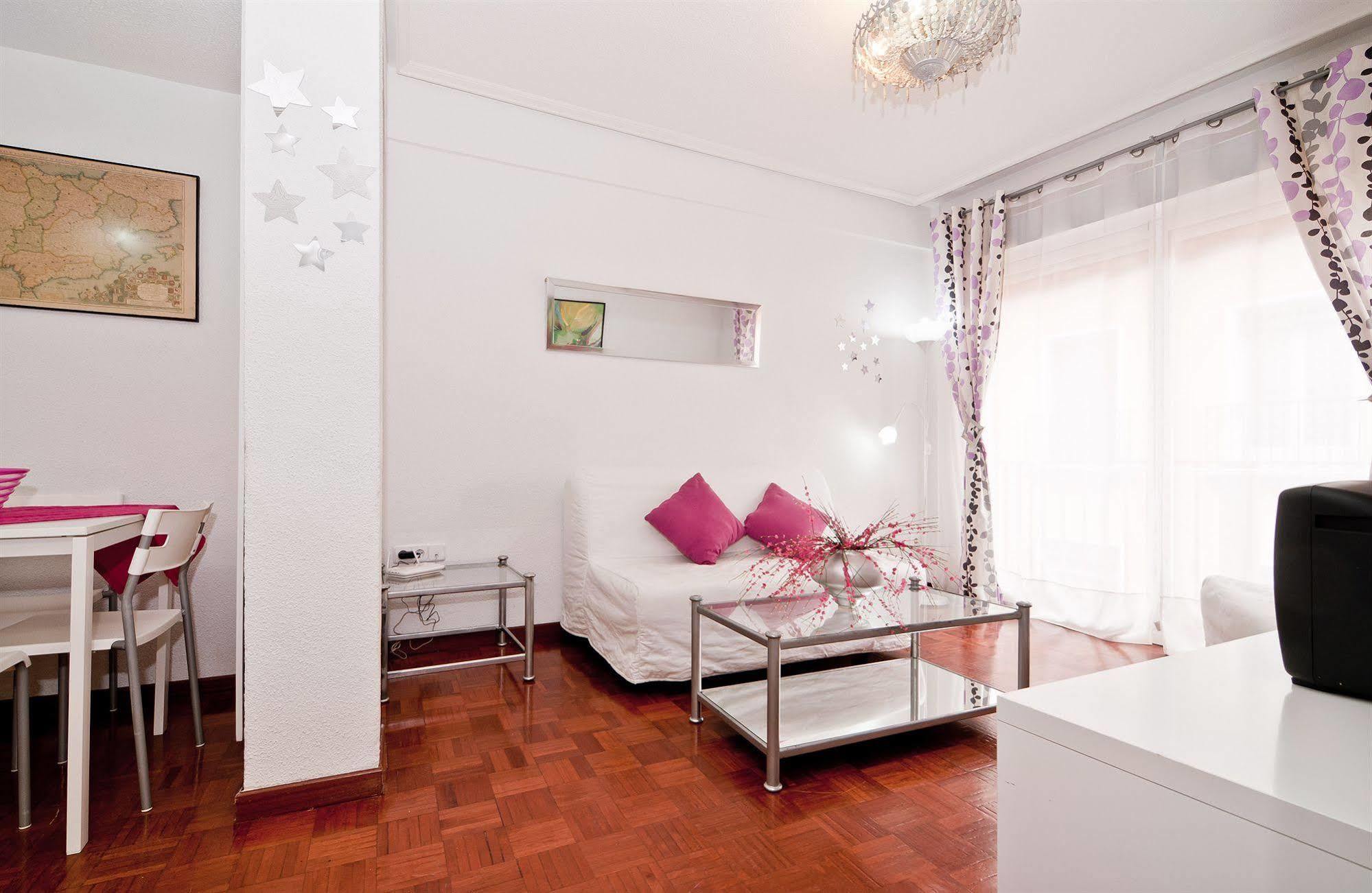 Apartamentos Aqui Me Quedo Madrid Esterno foto