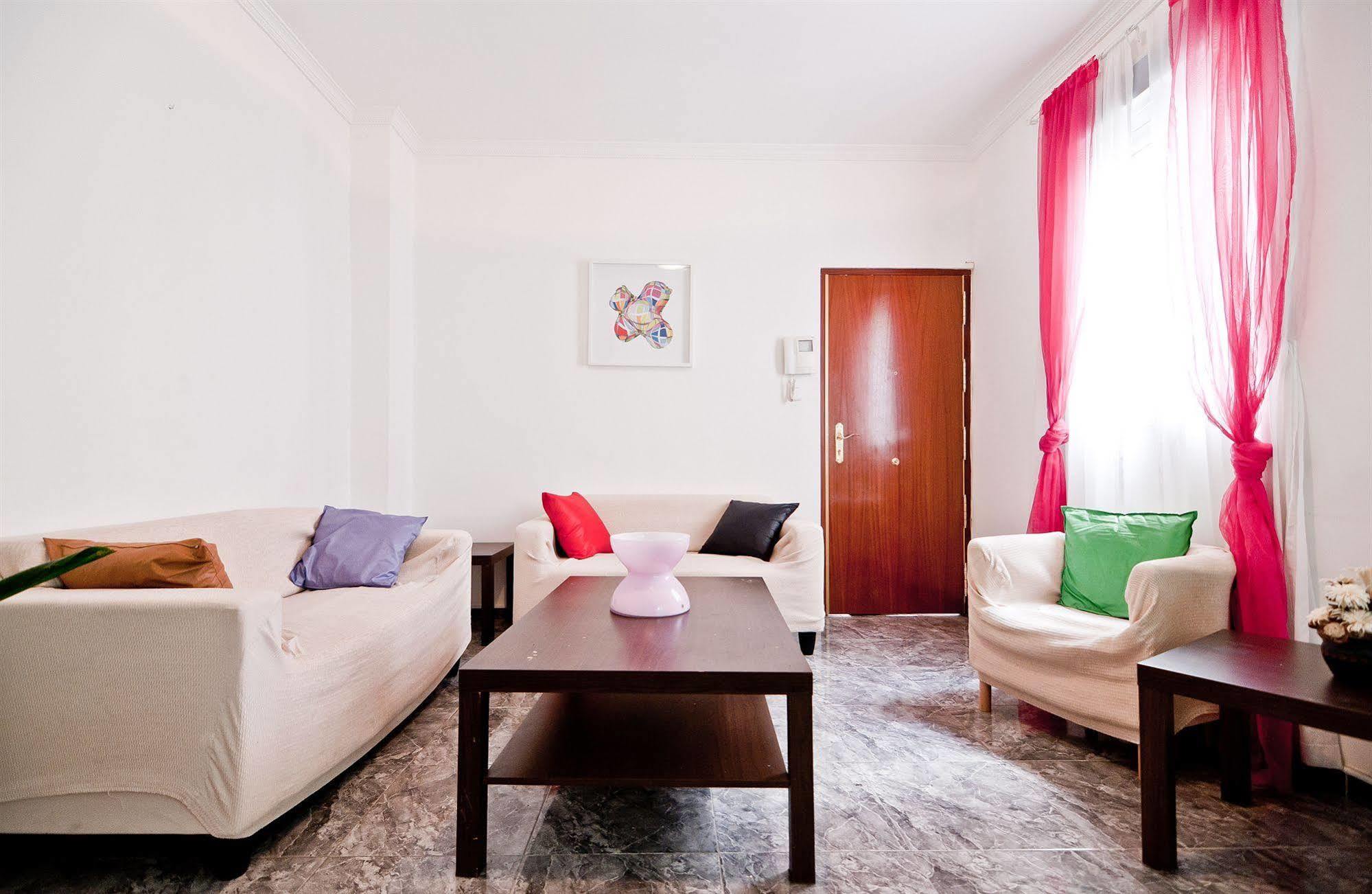 Apartamentos Aqui Me Quedo Madrid Esterno foto