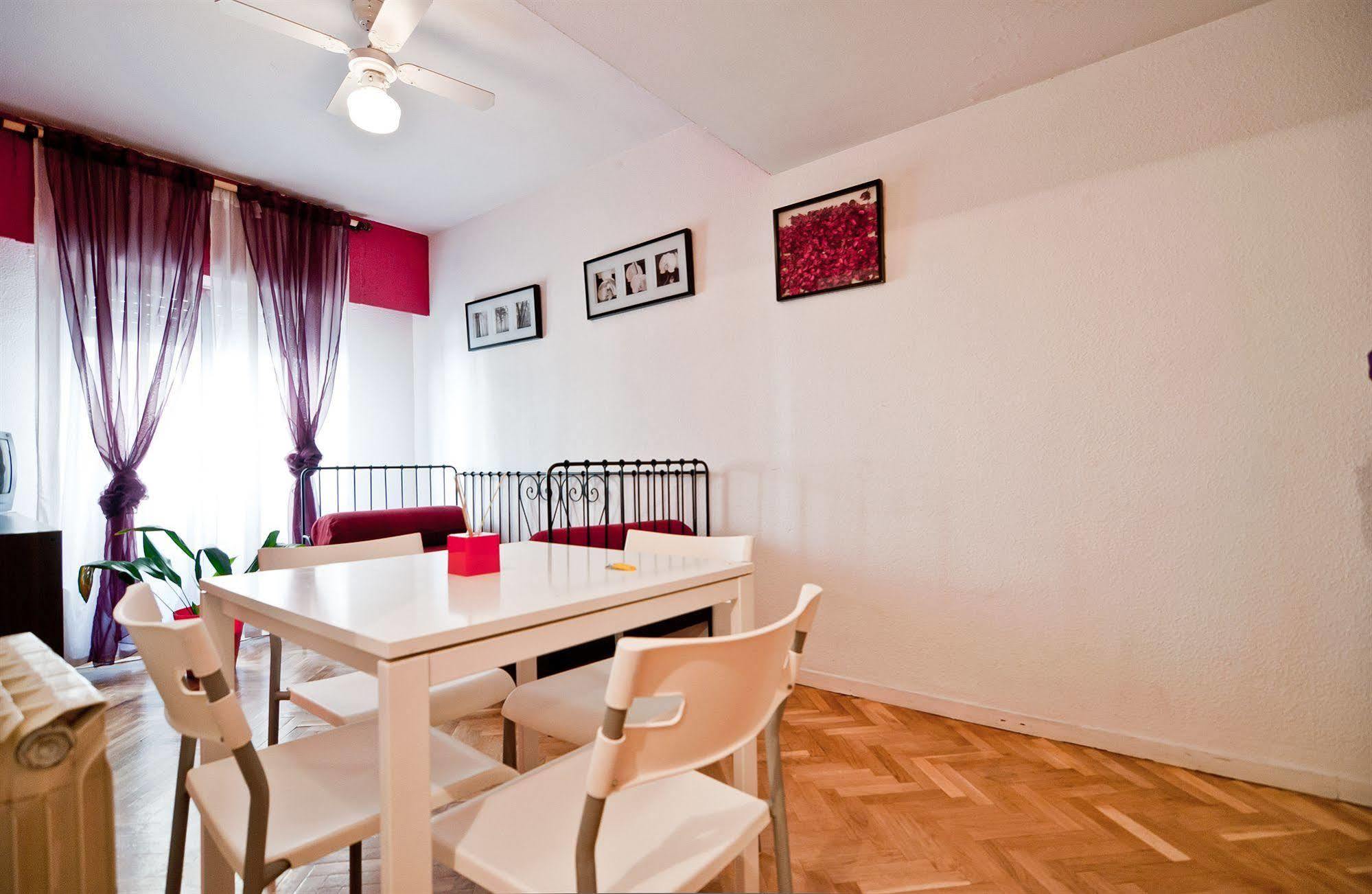 Apartamentos Aqui Me Quedo Madrid Esterno foto