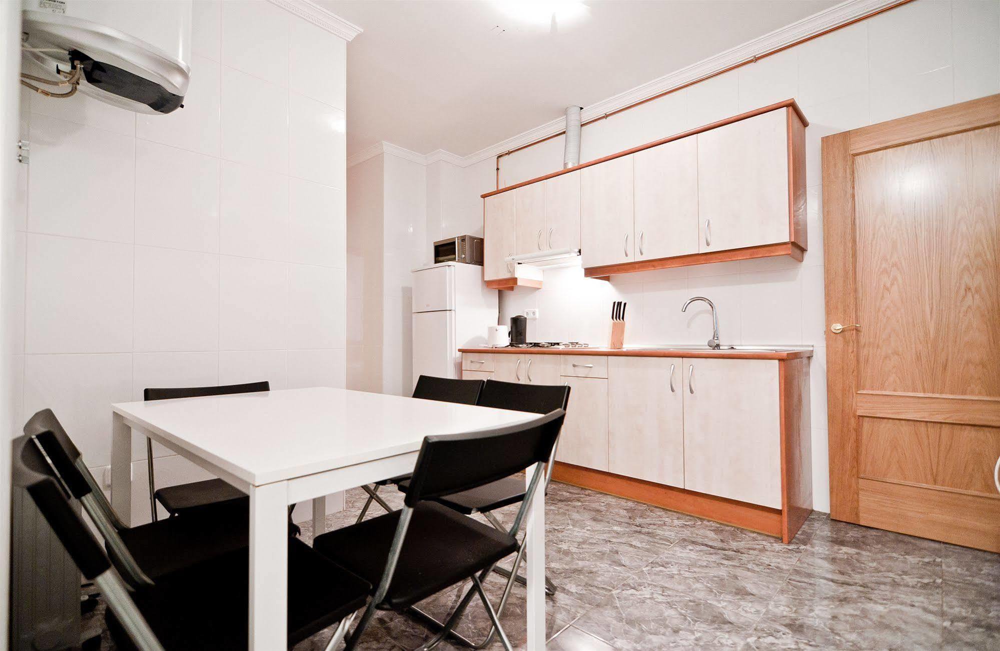 Apartamentos Aqui Me Quedo Madrid Esterno foto