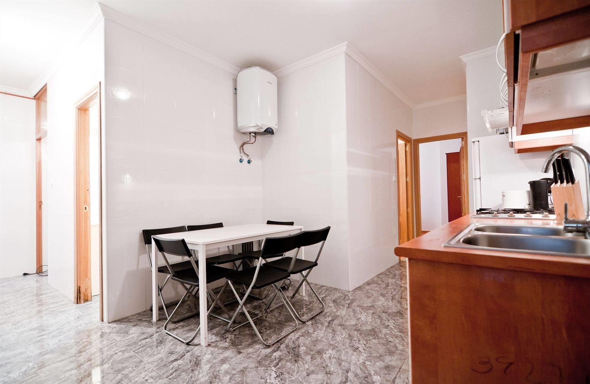 Apartamentos Aqui Me Quedo Madrid Esterno foto