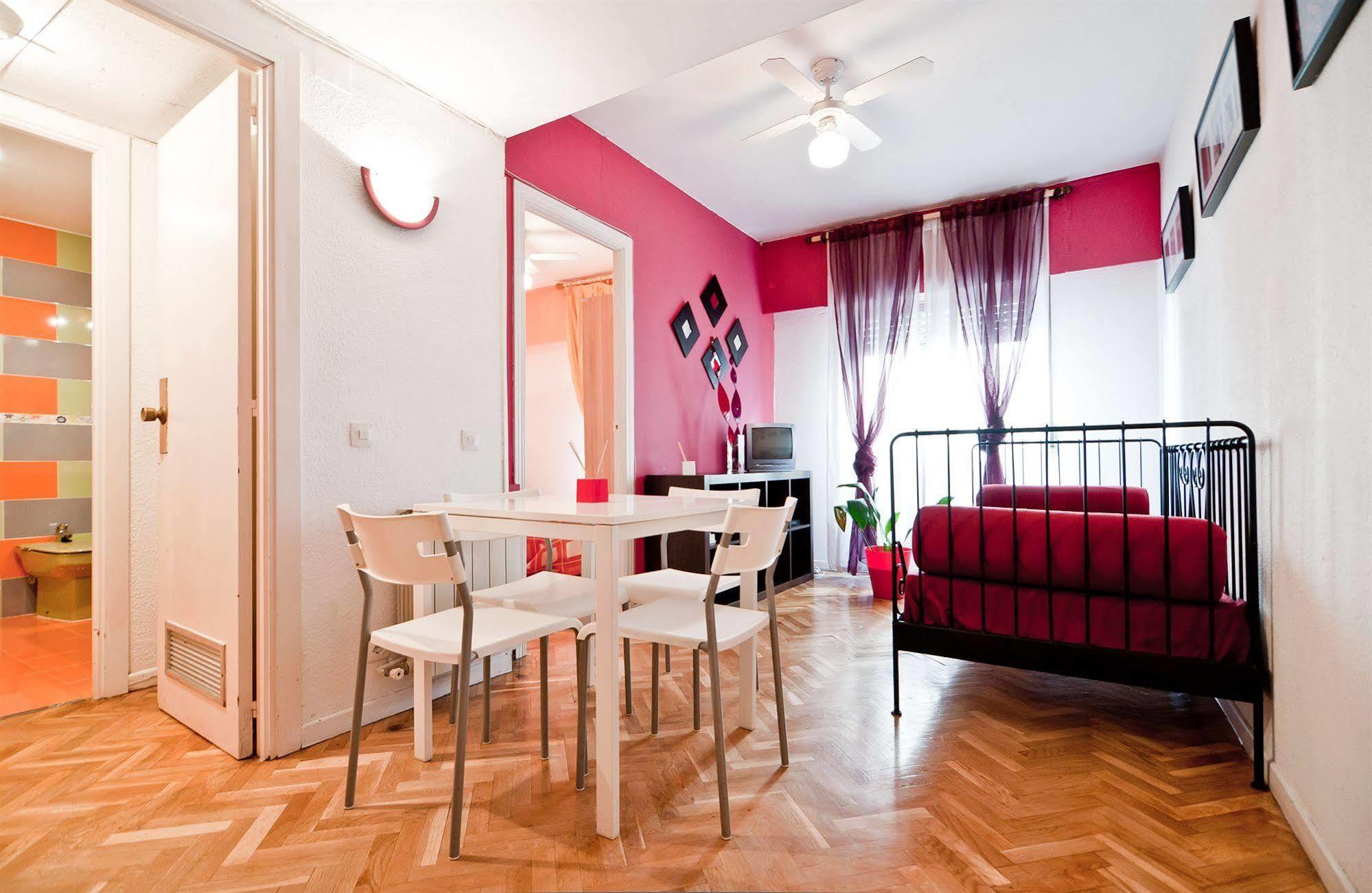 Apartamentos Aqui Me Quedo Madrid Esterno foto