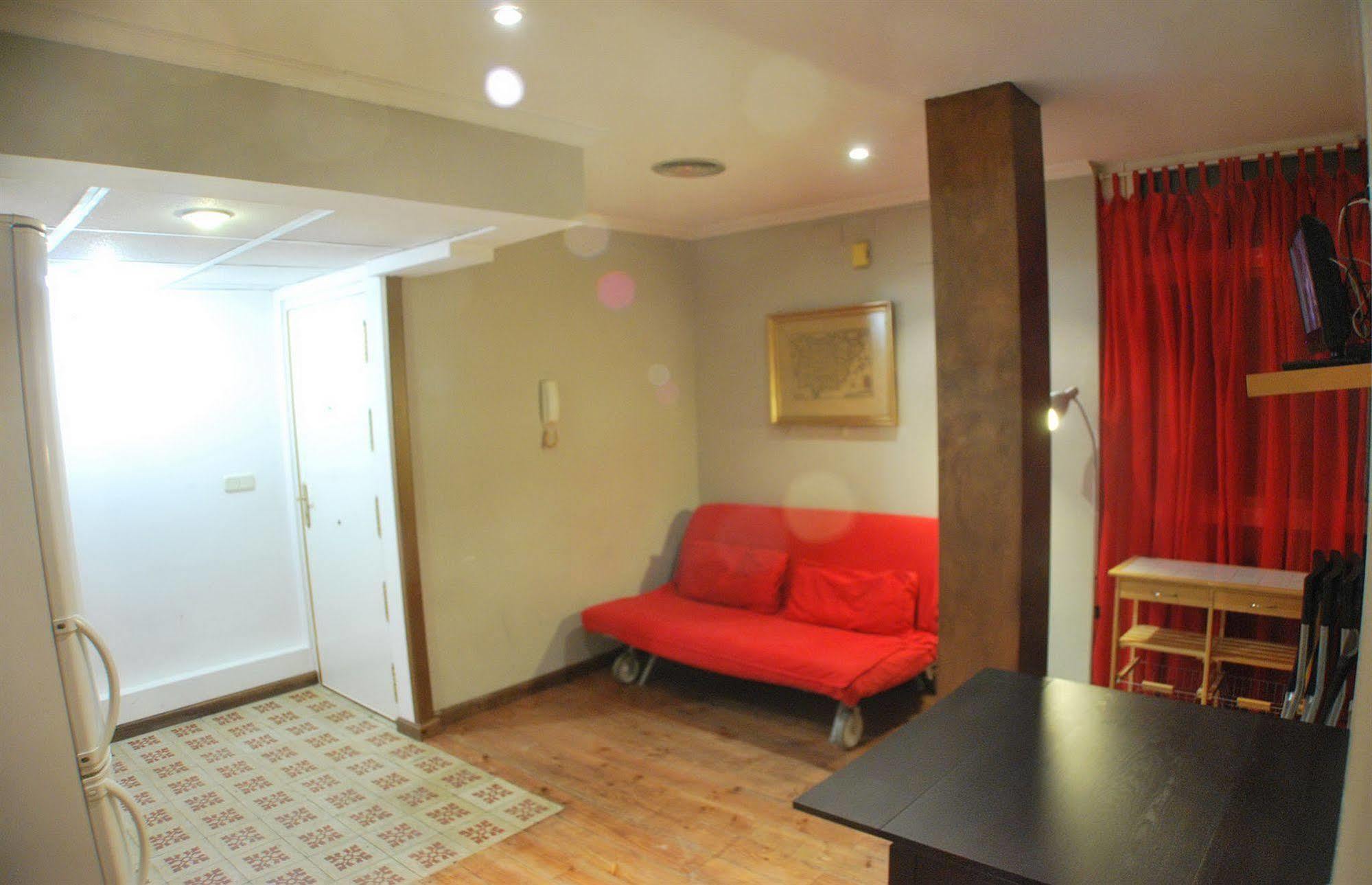 Apartamentos Aqui Me Quedo Madrid Esterno foto