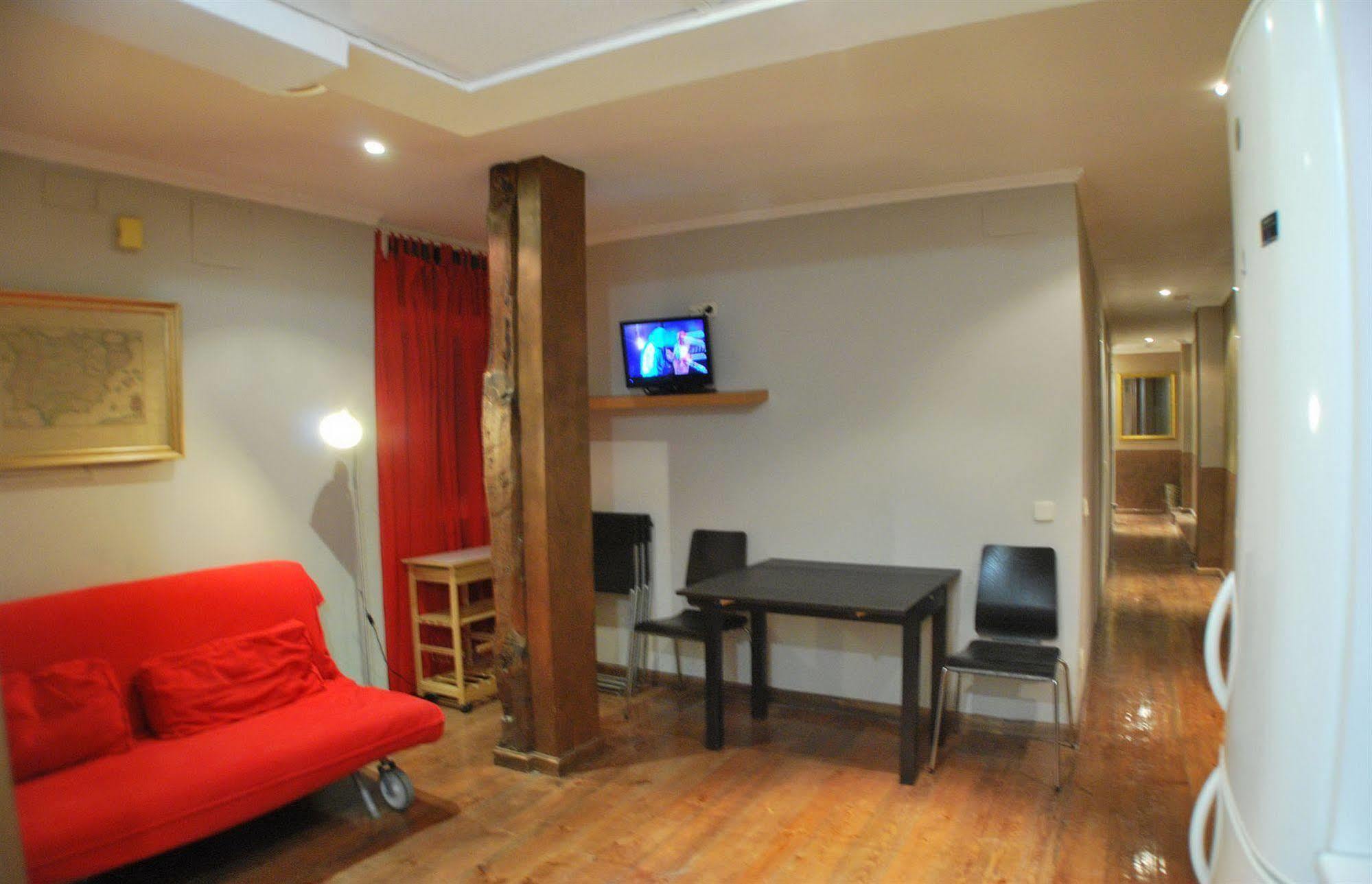 Apartamentos Aqui Me Quedo Madrid Esterno foto
