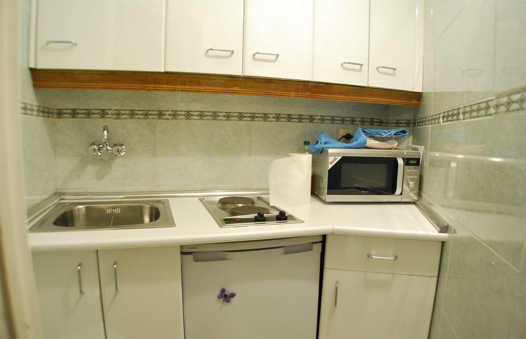 Apartamentos Aqui Me Quedo Madrid Esterno foto
