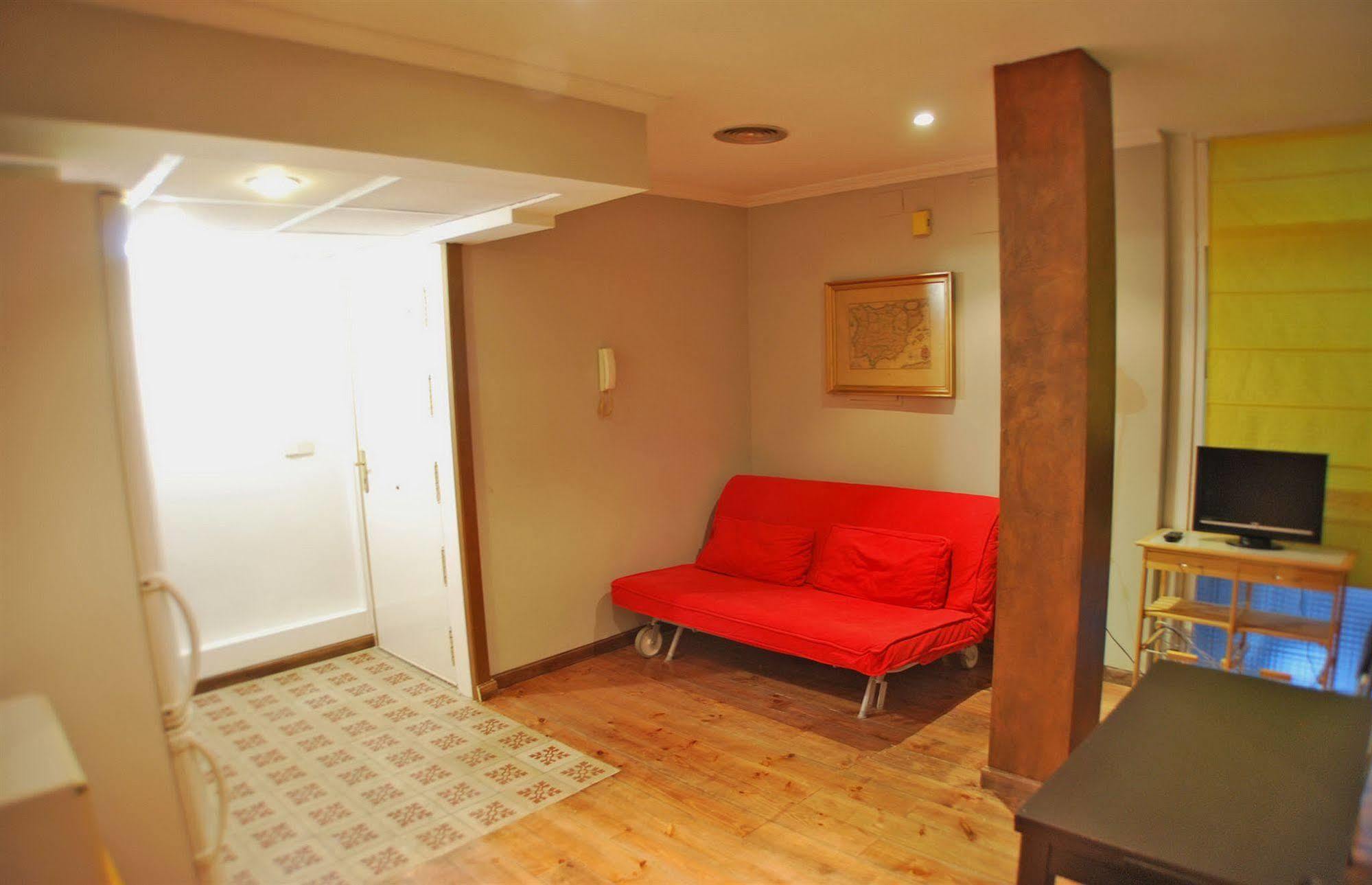 Apartamentos Aqui Me Quedo Madrid Esterno foto